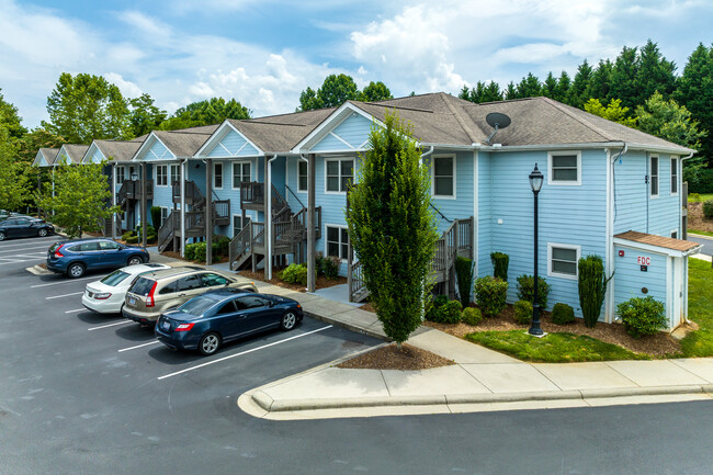 Charleston at the Meadows in Hendersonville, NC - Building Photo - Building Photo