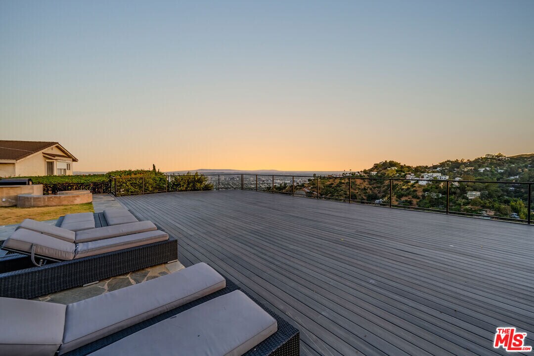 2169 Hercules Dr in Los Angeles, CA - Building Photo