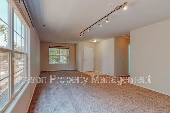 7615 Red Finch Ct NW in Albuquerque, NM - Foto de edificio - Building Photo