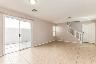 3342 Villa Fiori Ave in Las Vegas, NV - Building Photo - Building Photo