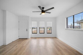 617 Hancock Bridge Pkwy in Cape Coral, FL - Building Photo - Building Photo