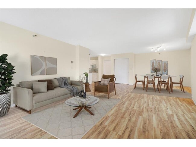 66 9th St E in St. Paul, MN - Building Photo - Building Photo