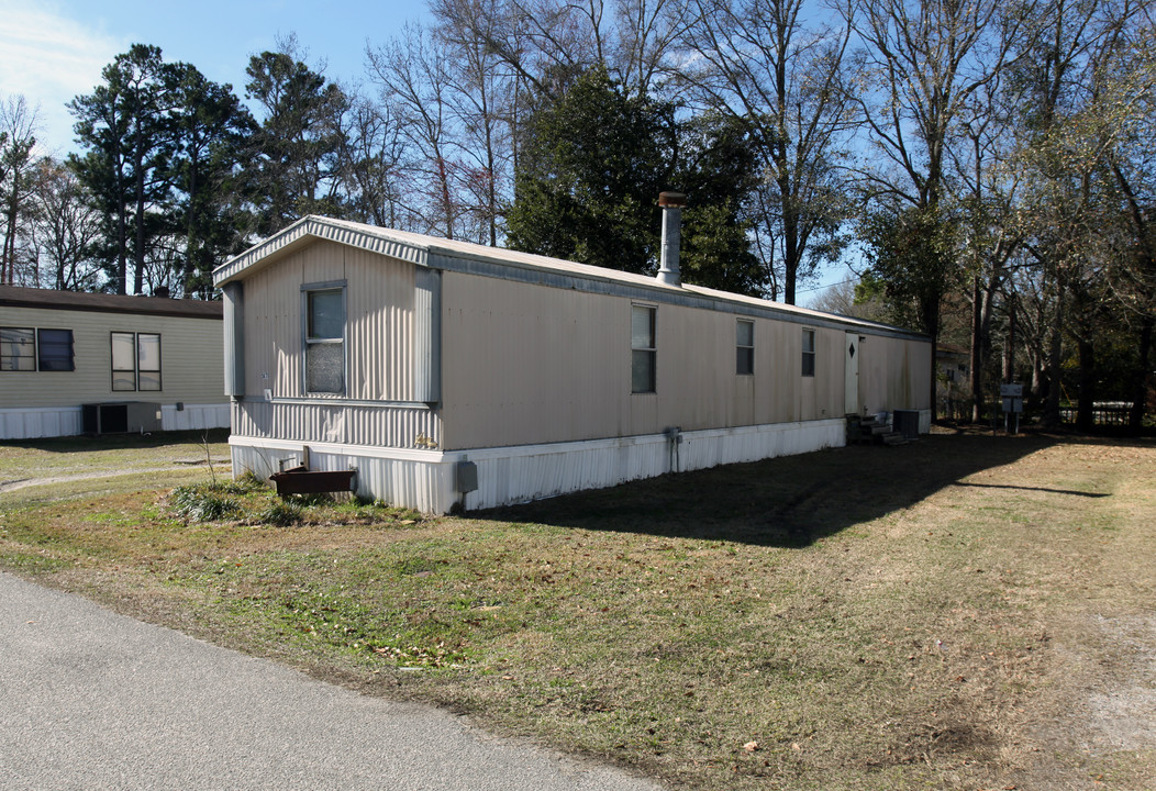 Mills Mobile Home Park in Myrtle Beach, SC - Building Photo