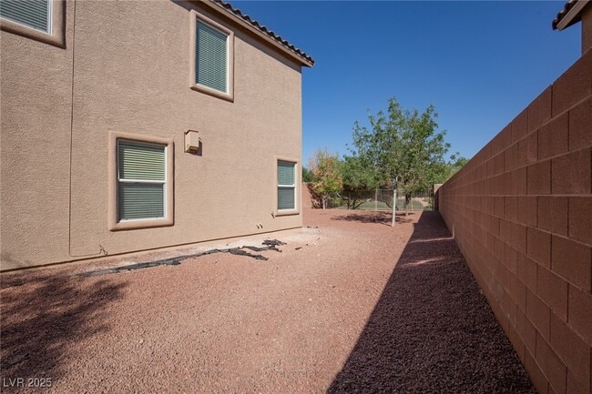 property at 2516 Courlan Dr