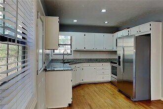 4304 Falcon Crest Dr in Flowery Branch, GA - Building Photo - Building Photo