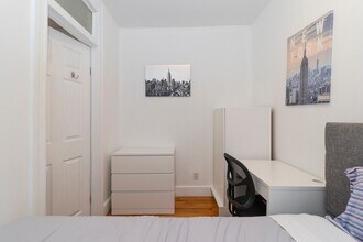 322 E 93rd St in New York, NY - Building Photo - Building Photo