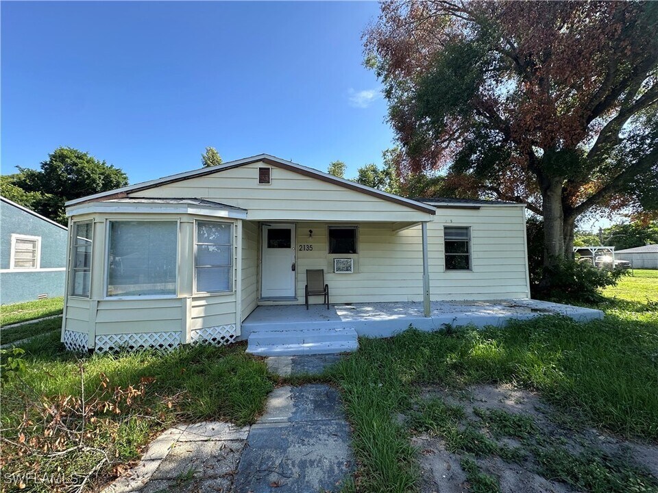 2135 South St in Ft. Myers, FL - Building Photo