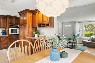 41 Rublee St, Unit 1 in Arlington, MA - Foto de edificio - Building Photo