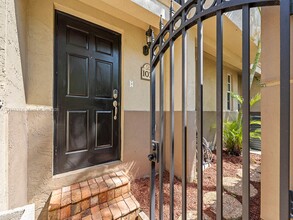 3310 Bird Ave in Miami, FL - Building Photo - Building Photo