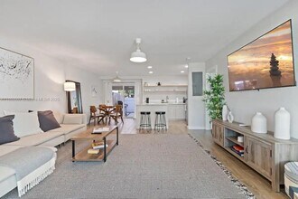 300 SW 23rd St, Unit 2 in Fort Lauderdale, FL - Building Photo - Building Photo