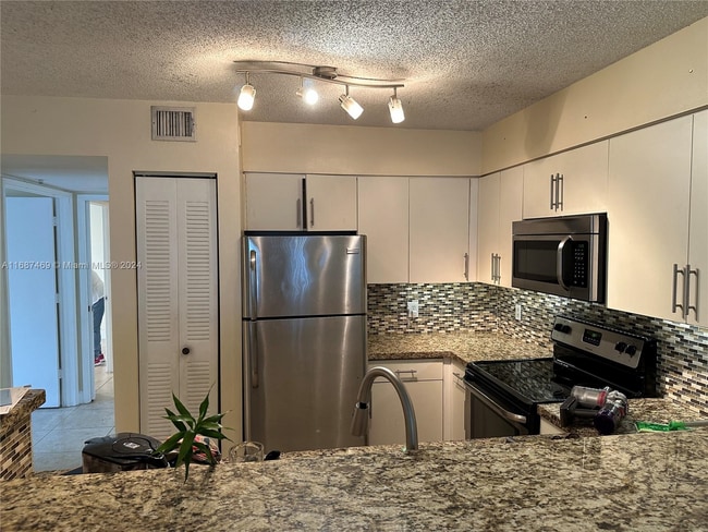 4580 NW 107th Ave, Unit 108-13 in Doral, FL - Building Photo - Building Photo