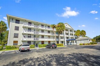 1719 Whitehall Dr in Davie, FL - Building Photo - Building Photo