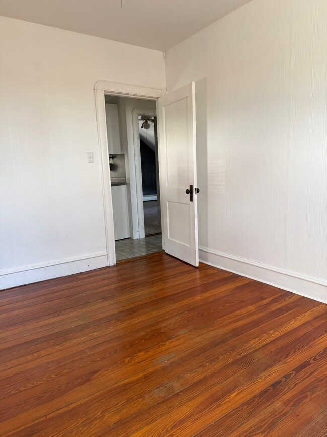 3853 N Main St, Unit 2 in Fall River, MA - Building Photo - Building Photo