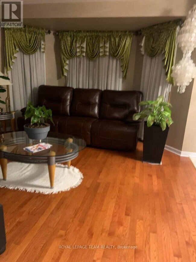 115 Macara Crescent in Ottawa, ON - Building Photo - Building Photo