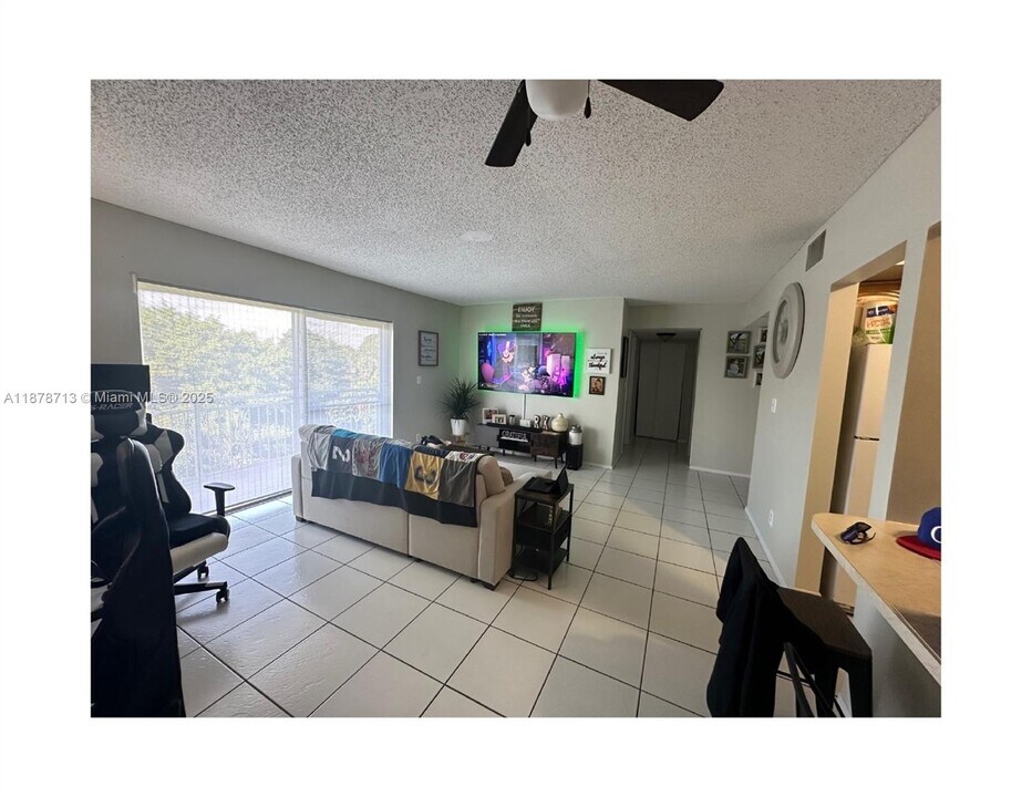 455 S Pine Island Rd in Plantation, FL - Building Photo