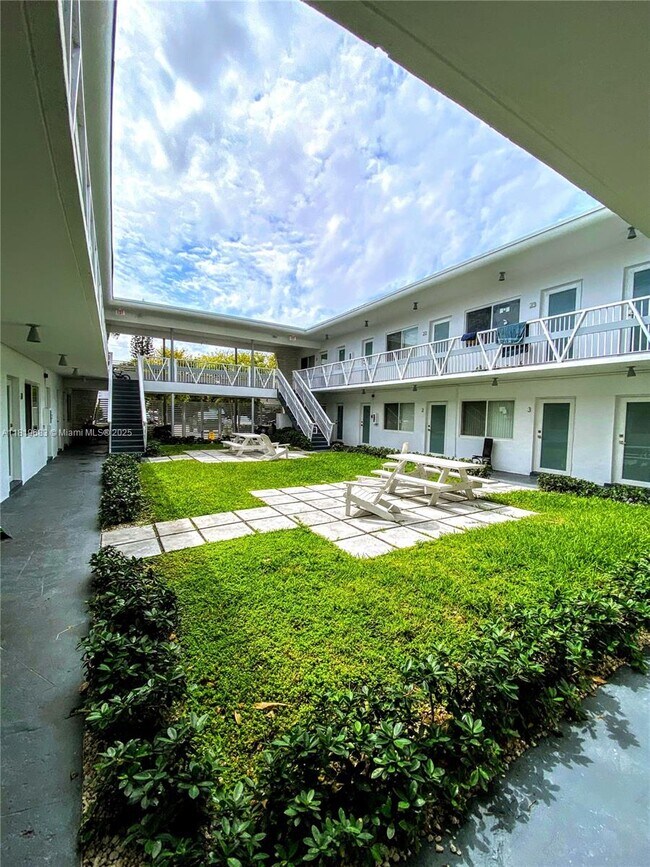 7291 Gary Ave in Miami Beach, FL - Building Photo - Building Photo