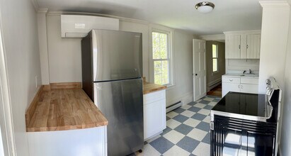 15 Winthrop St in Hallowell, ME - Building Photo - Building Photo