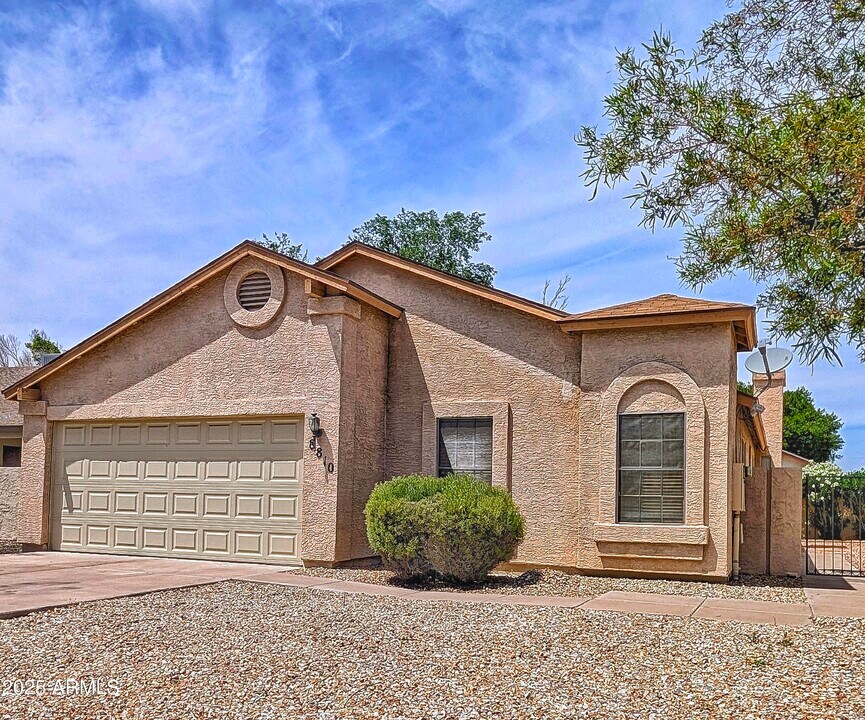 8810 W St John Rd in Peoria, AZ - Building Photo