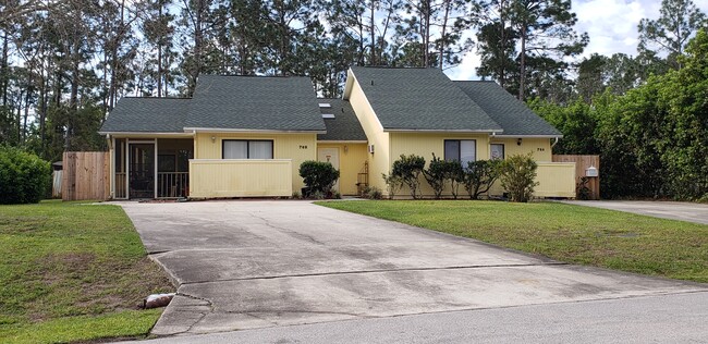 76 Plain View Dr in Palm Coast, FL - Building Photo - Building Photo