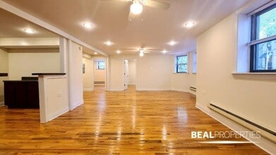 1115 W Oakdale Ave in Chicago, IL - Building Photo - Building Photo