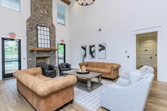 Southaven at Commonwealth in Spring Hill, TN - Foto de edificio - Building Photo