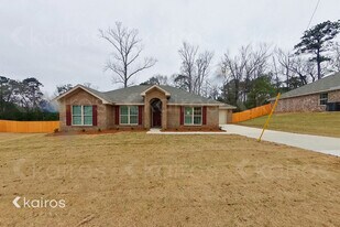 325 Bent Tree Dr in Prattville, AL - Building Photo