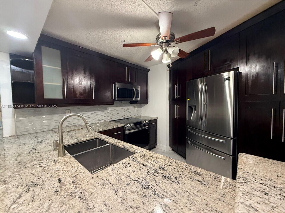 8146 Thames Blvd in Boca Raton, FL - Building Photo