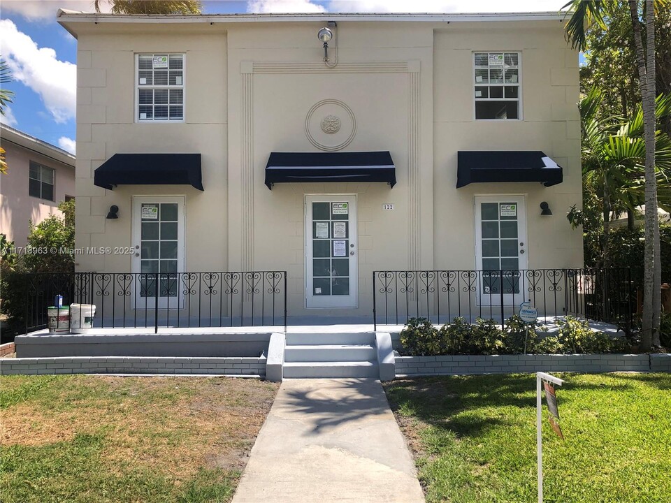 122 Antiquera Ave in Coral Gables, FL - Building Photo