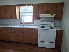 510 Ellen Dr in Carmi, IL - Foto de edificio - Building Photo