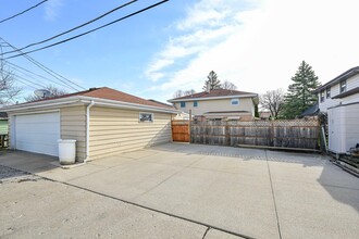 3855 S 43rd St in Milwaukee, WI - Building Photo - Building Photo