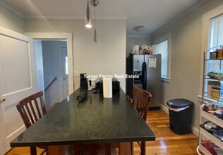 19 Frederick Ave, Unit 1 in Medford, MA - Foto de edificio - Building Photo