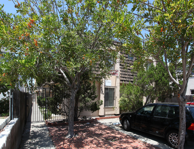 Cherokee Apartments in San Diego, CA - Building Photo - Building Photo