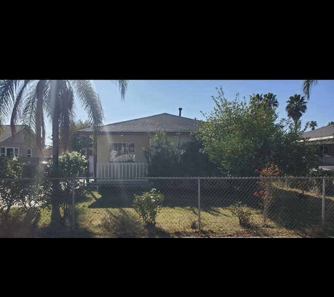 369 E 17th St in San Bernardino, CA - Building Photo - Building Photo