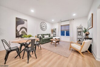 308 Encampment Ct in Montville, NJ - Building Photo - Building Photo