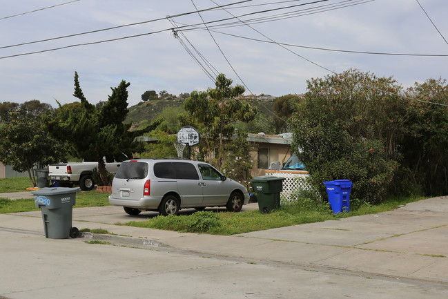 608 Wil Ev Dr in San Marcos, CA - Foto de edificio - Building Photo
