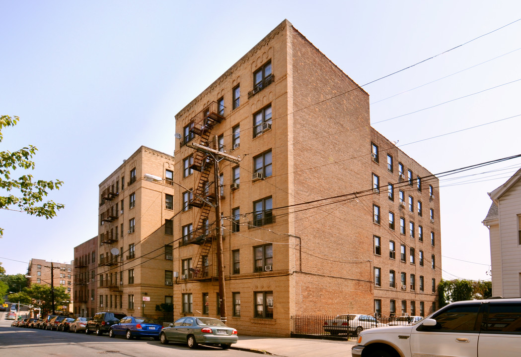 3366 Decatur Ave in Bronx, NY - Building Photo