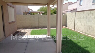 7038 W Mercer Ln in Peoria, AZ - Foto de edificio - Building Photo