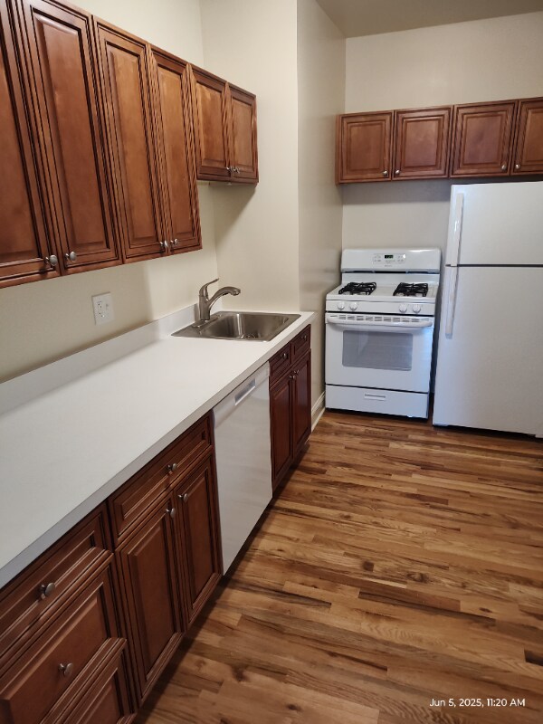 1325 W Estes Ave