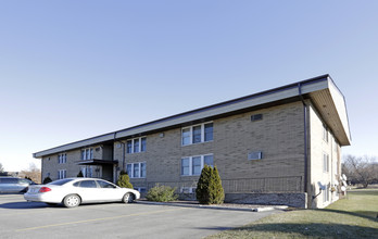 645 Moraine Ter in Schererville, IN - Foto de edificio - Building Photo