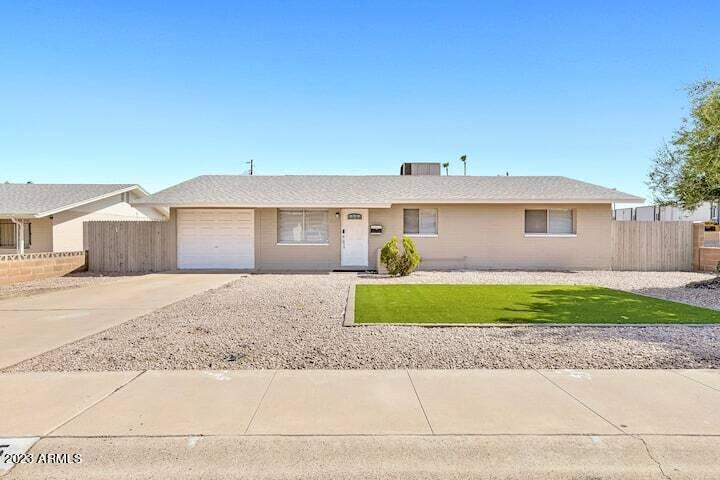 945 E Lilac Dr in Tempe, AZ - Building Photo