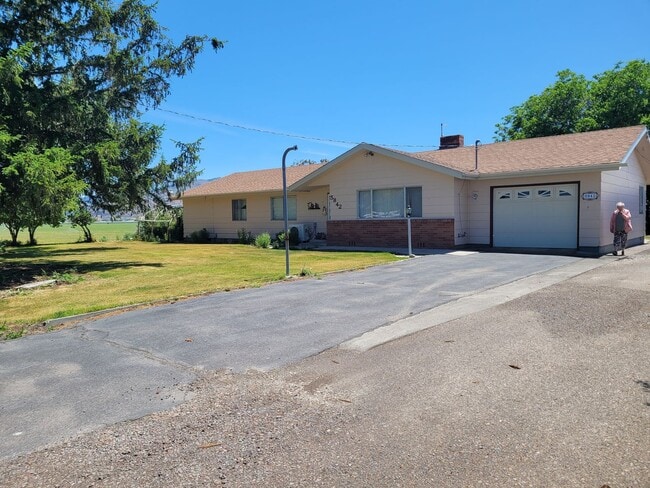 property at 5842 Henley Rd