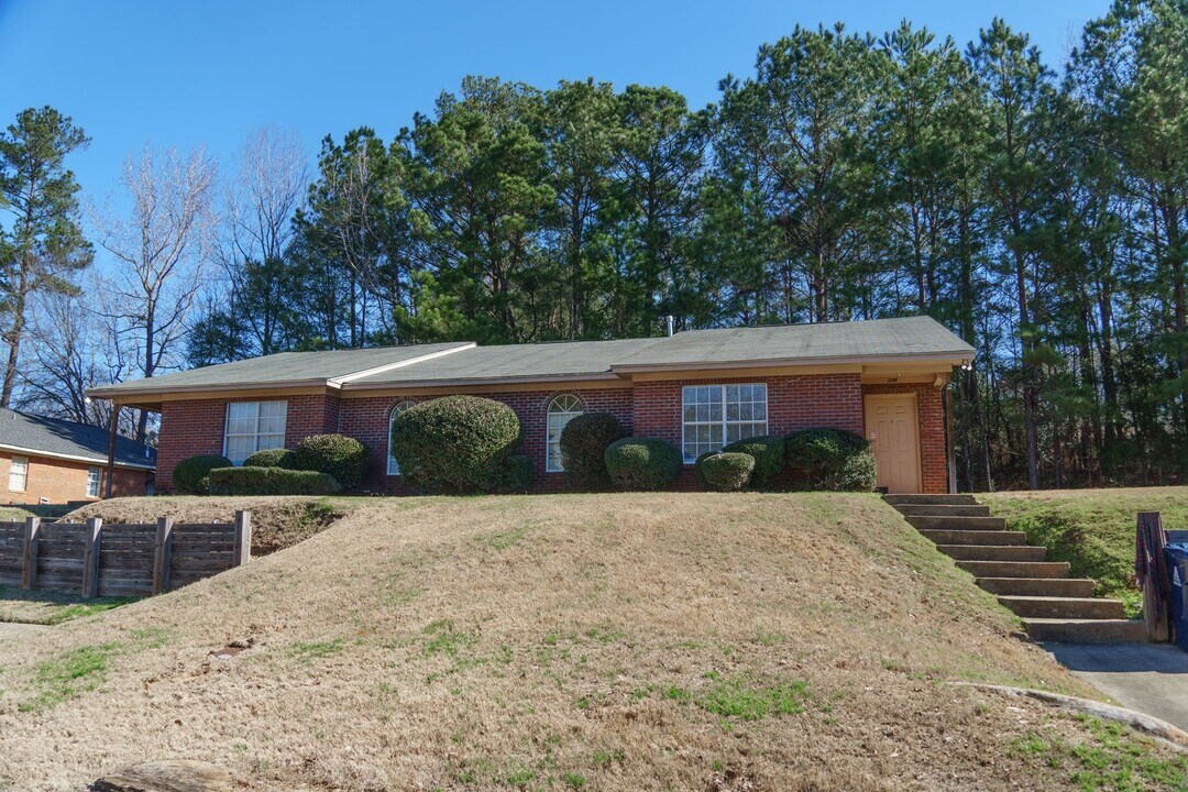 1170 Northwood Dr in Auburn, AL - Building Photo