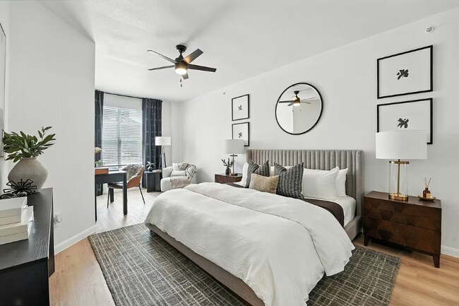 1001 Ross Ave in Dallas, TX - Foto de edificio - Building Photo