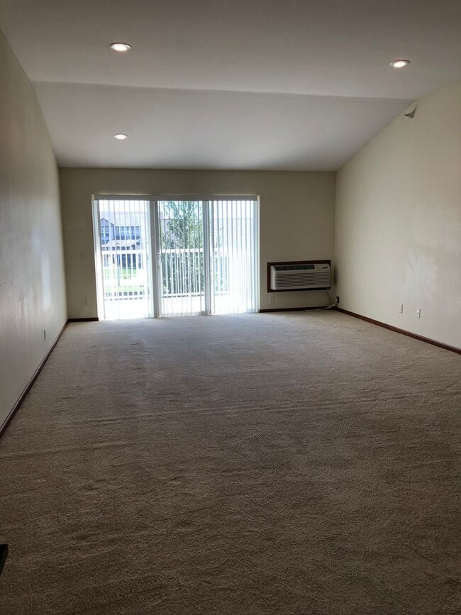 2807 15th Ave NW in Minot, ND - Building Photo - Building Photo