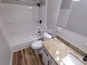 815 S Main St, Unit B in New Castle, IN - Foto de edificio - Building Photo