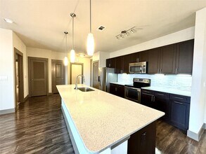 2033 S Gessner Rd in Houston, TX - Building Photo - Building Photo