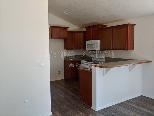 1424 NW 9th St in Redmond, OR - Building Photo - Building Photo