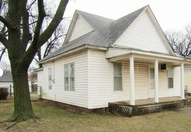 property at 1031 N Jefferson St