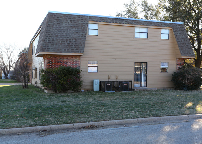 Berke Place in Fort Worth, TX - Foto de edificio - Building Photo