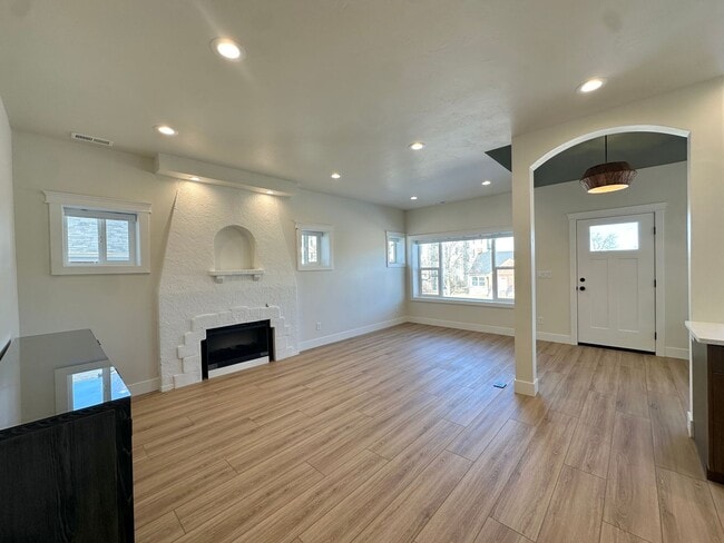 156 E 2nd S in Rexburg, ID - Building Photo - Building Photo